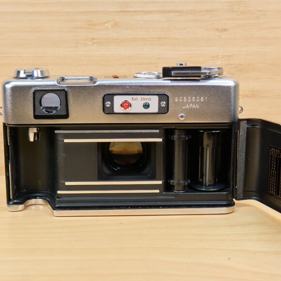 Yashica Electro 35 Vintage Rangefinder 35 mm Film Camera, Made in Japan - Picture 12 of 12